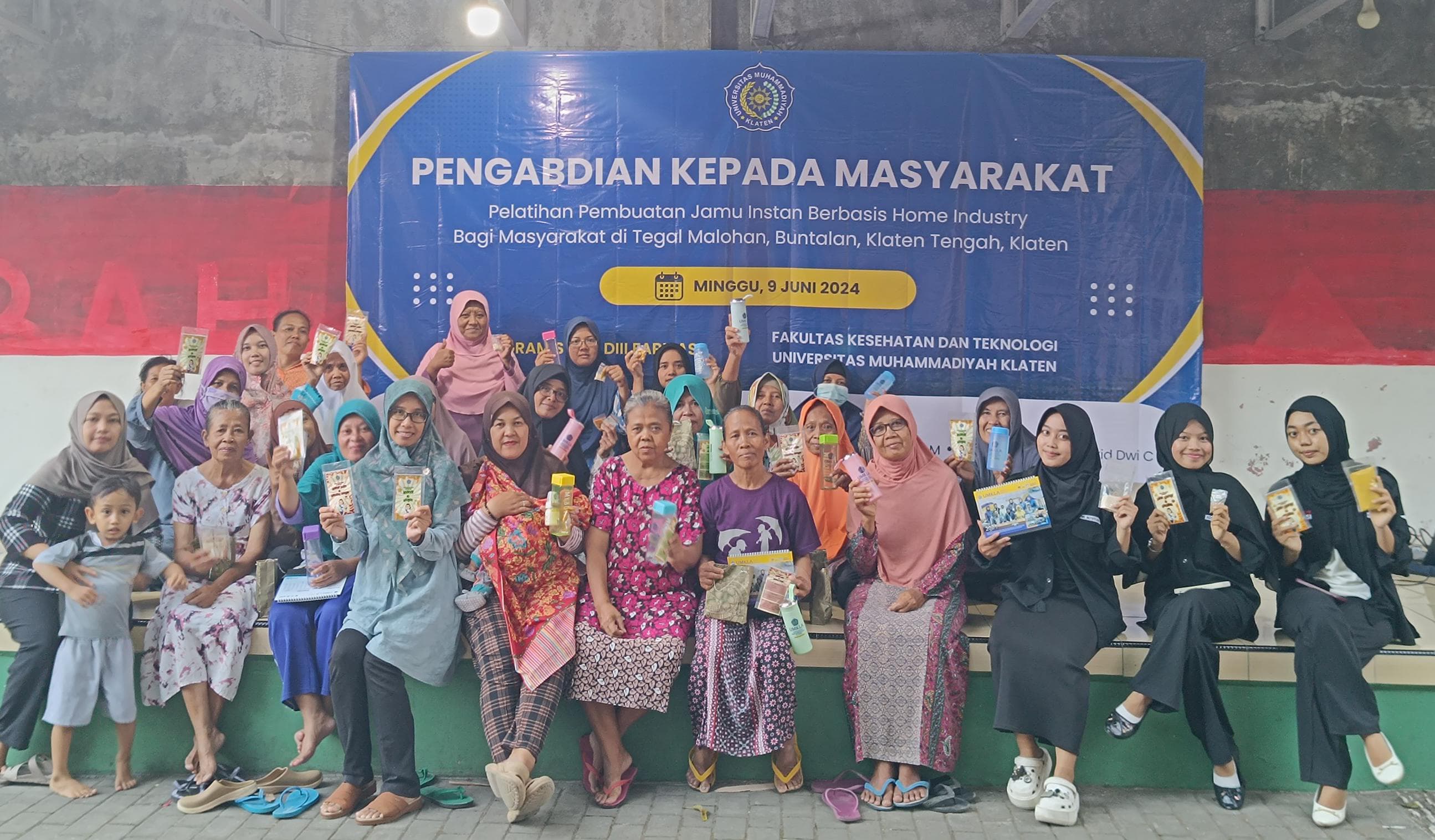 Pelatihan Pembuatan Jamu Instan Berbasis Home Industry Bagi Masyarakat
